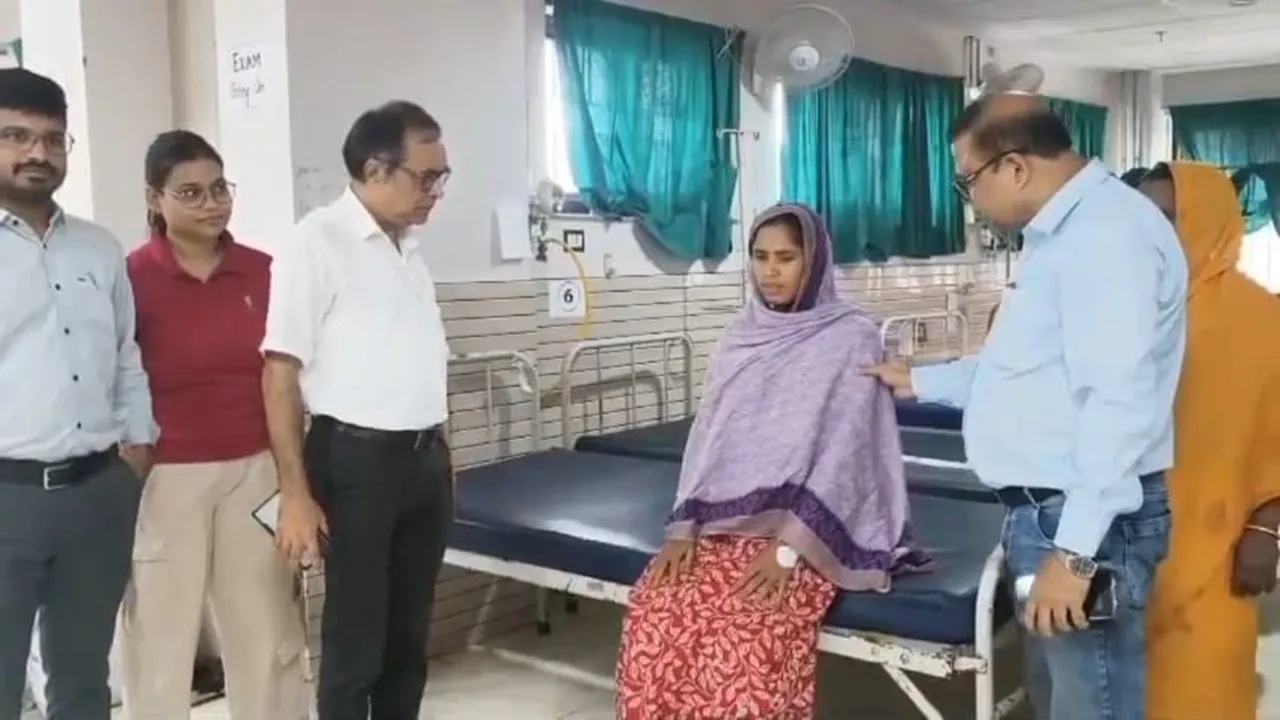 Malda Medical College Hospital  ,complex spine surgery,  spinal tumor operation,  neurosurgery department,  Dr. Ujjal Kumar Biswas,  free medical treatment  ,jahanara khatun,জাহানারা খাতুন  ,successful surgery,  government hospital,  underserved patient care,মালদা মেডিক্যাল কলেজ হাসপাতাল  ,শিরদাঁড়ার জটিল অস্ত্রোপচার,  স্পাইনাল টিউমার অপারেশন  ,নিউরো সার্জারি বিভাগ  ,  বিনামূল্যে চিকিৎসা,  রিজিয়া বিবি  ,সাফল্য  ,সরকারি হাসপাতাল,  দুঃস্থ রোগীর চিকিৎসা