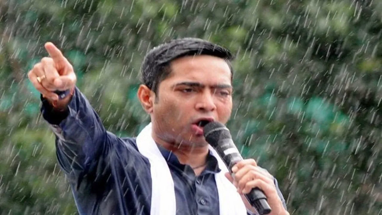 Kolkata rain, thunderstorm alert, Bengal weather update, IMD warning, yellow alert South Bengal, orange alert North Bengal, low pressure Bay of Bengal, Kolkata temperature today, Darjeeling weather, Shahid Diwas weather forecast, scattered rainfall Kolkata, heavy rain Bengal, gusty winds alert, July 2025 weather, Alipore Met office, Bengal storm alert