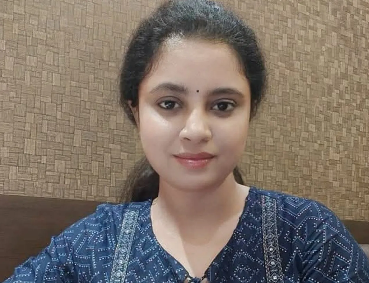 Nilufa Yasmin UGC NET JRF topper, All India Rank 1, East Bardhaman success story, Katwa girl makes Bengal proud, female topper India 2025, inspiration from small town, education success Bengal, Debdatta Maji, 100 percentile UGC JRF