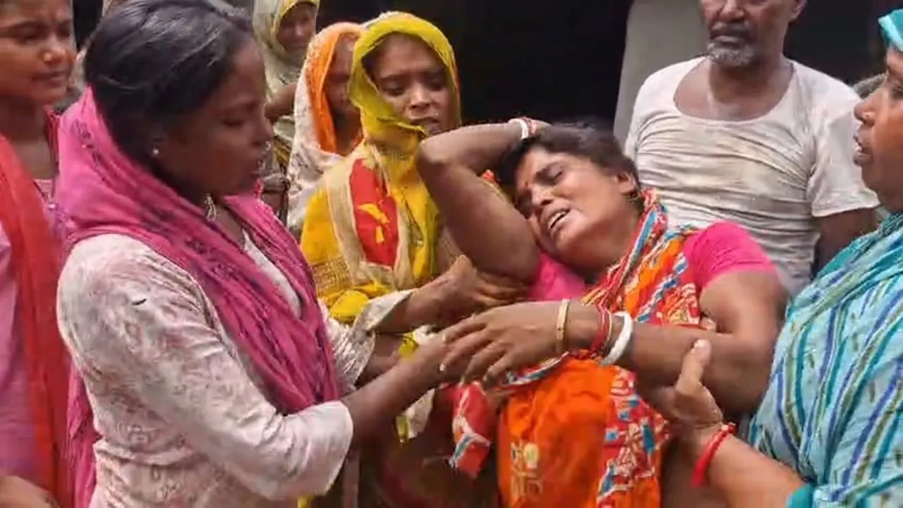 হরিয়ানা পরিযায়ী শ্রমিক আটক","" ,বাংলাভাষী সন্দেহে গ্রেপ্তার", "english",  "Arrested for speaking Bengali" ,  "ডিটেনশন ক্যাম্প হরিয়ানা", Detention camp Haryana", "হরিশ্চন্দ্রপুর শ্রমিক নিখোঁজ","Missing workers from Harishchandrapur" },"তাজমুল হোসেন প্রতিবাদ", "Tajmul Hossain protest" তৃণমূল বিজেপি রাজনৈতিক উত্তেজনা","TMC BJP political tension","বাংলা শ্রমিক হেনস্থা"
