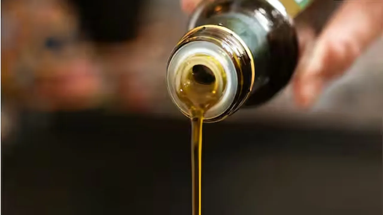 adulterated mustard oil, mustard oil health risks, fake mustard oil, toxic edible oil, heart attack oil risk, liver cirrhosis mustard oil, oil contamination India, pregnancy oil danger, mustard oil cancer risk, fake oil market India