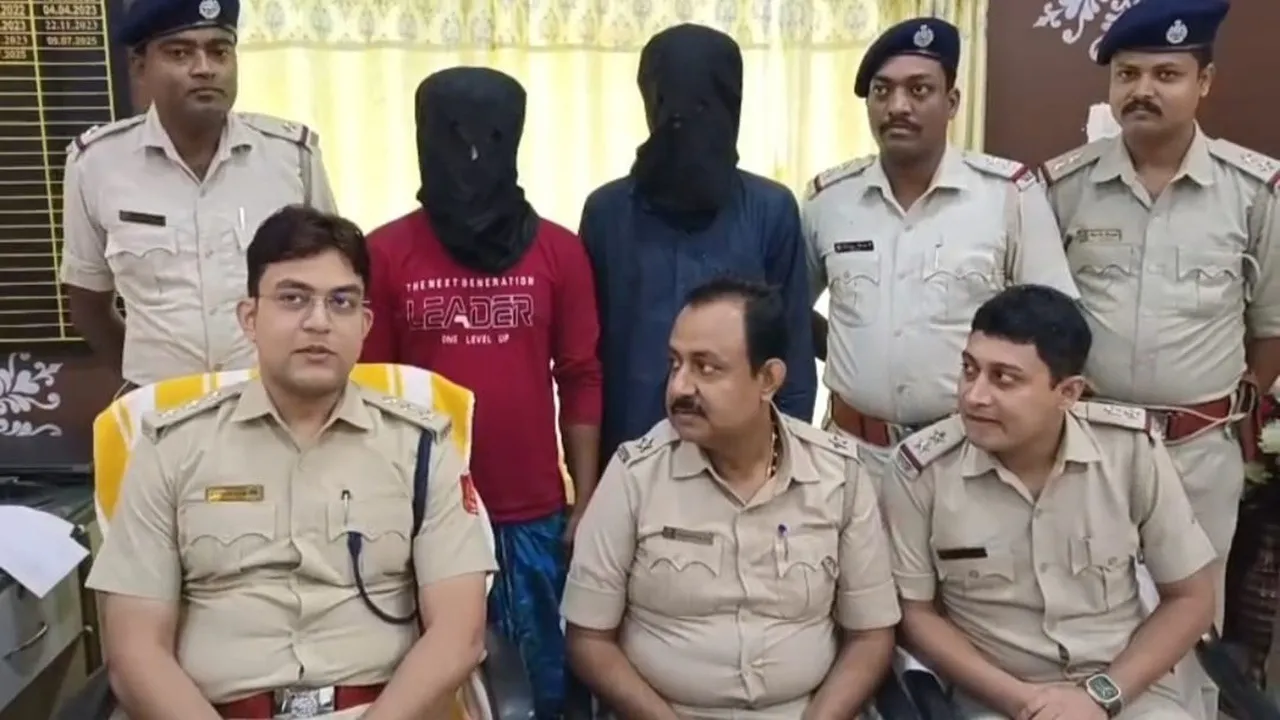 Murshidabad Naoda murder, two accused arrested in Bengaluru, inter-state police operation, Naoda murder case, Bengaluru police arrest, West Bengal crime news, fugitive arrest, murder investigation, Murshidabad crime update, accused nabbed in Karnataka,মুর্শিদাবাদ নওদা খুন, বেঙ্গালুরুতে গ্রেফতার দুই অভিযুক্ত, আন্তঃরাজ্য পুলিশ অভিযান, নওদা খুন মামলা, বেঙ্গালুরু পুলিশ গ্রেফতার, পশ্চিমবঙ্গ অপরাধ খবর, পলাতক গ্রেফতার, খুন তদন্ত, মুর্শিদাবাদ অপরাধ আপডেট, কর্ণাটকে ধৃত অভিযুক্ত