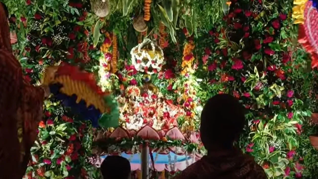 Jhulan Yatra 2025.jpg 5