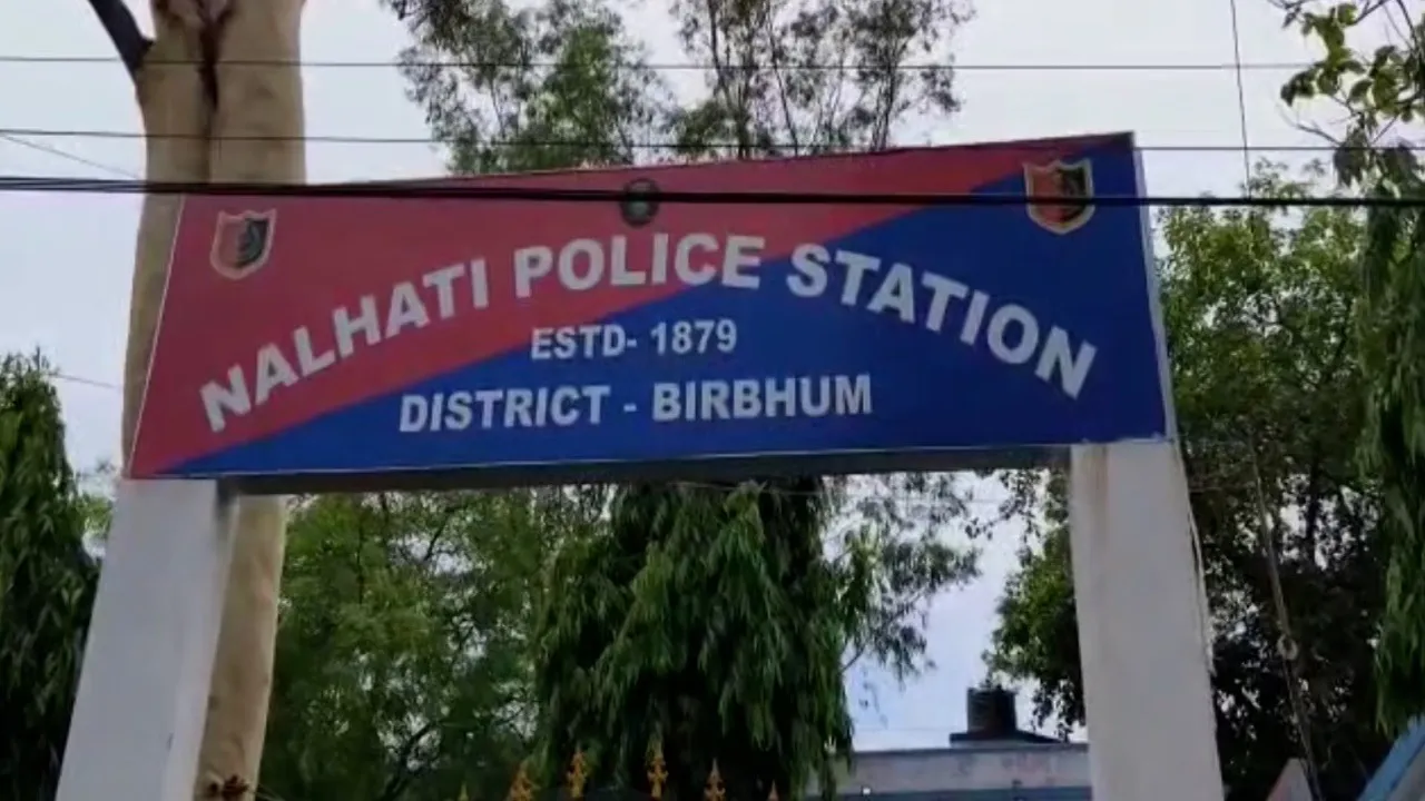 Birbhum Nalhati bomb blast man loses hand  ,Nalhati West Bengal explosion hand severed,  Birbhum homemade bomb accident hand injured,  Young man loses hand in Nalhati bomb explosion,  Birbhum crude bomb mishap casualties,বীরভূম নলহাটিতে বোমা বিস্ফোরণে যুবকের হাত পড়ে গেল  ,নলহাটিতে বোমা ফেটে যুবকের হাত বিচ্ছিন্ন,  ঘরে সংরক্ষিত বোমা বিস্ফোরে হাত উড়ে যাওয়ার ঘটনা  ,নলহাটিতে বোমা ফেটে হাত ছিন্ন হওয়া,  নিজ বাড়িতেই বোমা রাখা ভুলে হাত হারানো যুবক