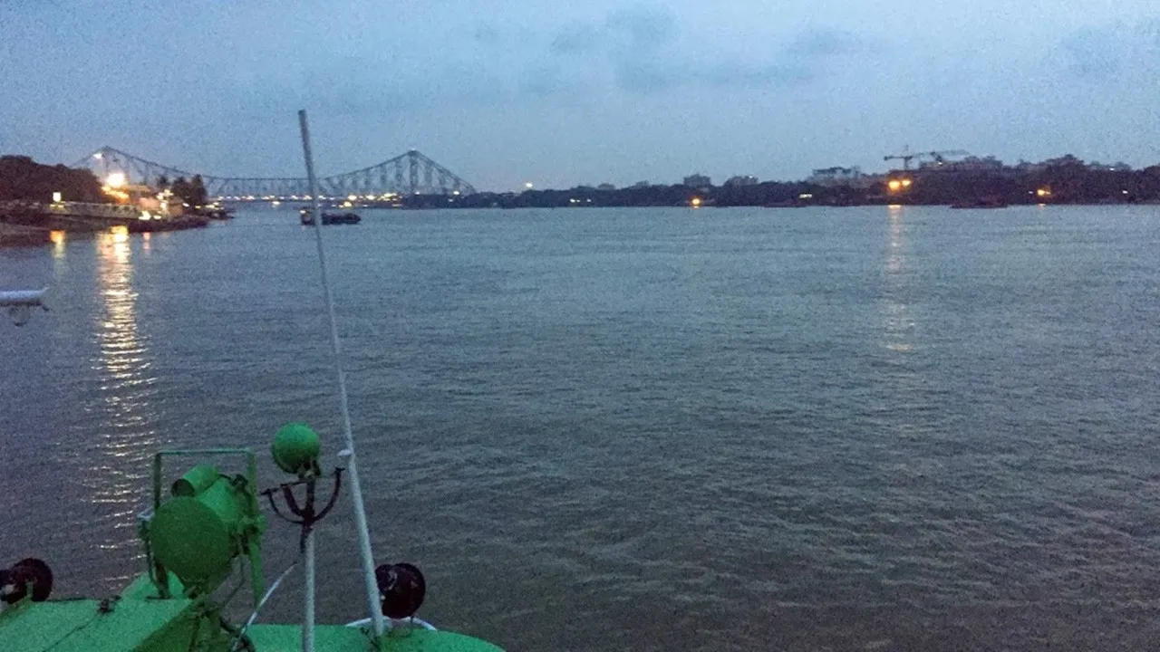Indian Navy rescue,  Drowning woman Hooghly river,  Navy patrol boat rescue,  Kolkata river rescue operation  ,Sagar Prahari Bal Kolkata  ,Fast Interceptor Craft  ,Midnight river rescue  ,Indian Navy heroic act  ,Hooghly river incident,  River traffic police Kolkata,হুগলি নদী মহিলা উদ্ধার  ,ভারতীয় নৌসেনার অভিযান,  মাঝরাতে উদ্ধার,  নদীতে পড়ে যাওয়া মহিলা,  নৌসেনার টহল বোট  ,সাগর প্রহরী বল কলকাতা,  নৌসেনার সাহসী কাজ,  হুগলি নদীর ঘটনা  ,রিভার ট্র্যাফিক পুলিশ কলকাতা,  নৌসেনার দ্রুত প্রতিক্রিয়া