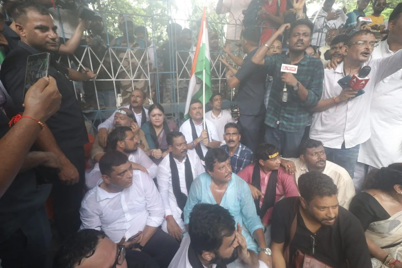 5 August 2025, Kolkata, RG Kar incident, protest, Nabanna march, tense situation,Nabanna Abhijan 2025, Nabanna Abhijan, Nabanna Abhijan kolkata, bjp, suvendu Adhikari,৫ অগাস্ট ২০২৫, কলকাতা, আরজি কর কাণ্ড, প্রতিবাদ, নবান্ন অভিযান, ধুন্ধুমার পরিস্থিতি