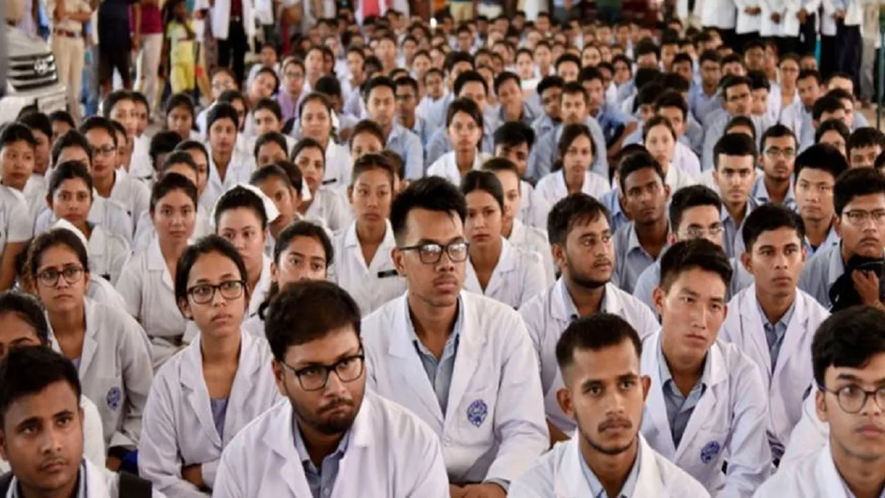 MBBS counselling suspended,এমবিবিএস কাউন্সেলিং স্থগিত, BDS admission on hold	বি.ডি.এস ভর্তি বন্ধ,Indefinite suspension,অনির্দিষ্টকালের জন্য স্থগিত, Over 11,000 students affected,	১১,০০০-এরও বেশি পড়ুয়া প্রভাবিত,  OBC legal deadlock,OBC আইনগত জট, High Court intervention,	হাইকোর্ট হস্তক্ষেপ, Department of Health notice,স্বাস্থ্য দপ্তরের নোটিশ,Student future uncertain,ছাত্রদের ভবিষ্যৎ অনিশ্চিত,  NEET UG counselling paused,NEET UG কাউন্সেলিং স্থগিত, Admissions timeline disrupted	ভর্তি সময়সূচি বিঘ্নিত