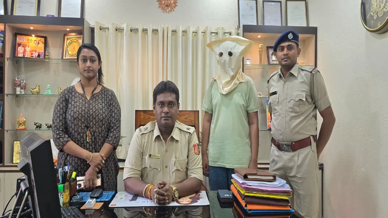 Singur online fraud  ,E-bike spare parts scam,  Hooghly rural cyber police  ,Arik Bhattacharya arrested  ,Cyber crime Singur  ,Online fraud complaints  ,National Cyber Crime Reporting Portal,  Fraud racket busted  ,E-bike scam India  ,Hooghly cyber crime case,সিঙ্গুর অনলাইন প্রতারণা,  ই-বাইক যন্ত্রাংশ জালিয়াতি  ,হুগলি গ্রামীণ সাইবার পুলিশ,  অরিক ভট্টাচার্য গ্রেফতার  ,সাইবার ক্রাইম সিঙ্গুর  ,অনলাইন ফ্রড অভিযোগ  ,ন্যাশনাল সাইবার ক্রাইম রিপোর্টিং পোর্টাল  ,প্রতারণা চক্র ধরা,  ই-বাইক স্ক্যাম,  হুগলি সাইবার অপরাধ