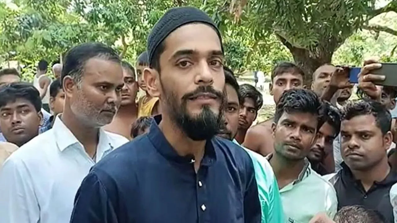ISF rally Dharmatala  ,Naushad Siddiqui detained,  Clash with police Kolkata,  Dharmatala chaos,  ISF vs police clash  ,ISF leader arrested,  Protest rally Kolkata  ,Naushad Siddiqui news,  Political rally tension,  Kolkata police action,ধর্মতলায় আইএসএফ মিছিল,  নওশাদ সিদ্দিকী আটক  ,পুলিশের সঙ্গে সংঘর্ষ,  কলকাতা ধর্মতলা ধুন্ধুমার,  আইএসএফ বনাম পুলিশ খণ্ডযুদ্ধ,  আইএসএফ নেতা গ্রেফতার,  বিক্ষোভ মিছিল কলকাতা  ,নওশাদ সিদ্দিকী খবর,  রাজনৈতিক মিছিল উত্তেজনা  ,কলকাতা পুলিশের অভিযান
