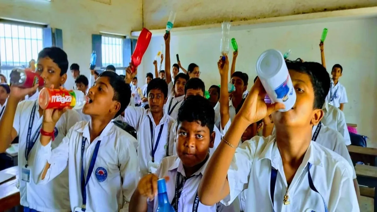 Arambagh High School  ,Water for Bell initiative  ,Drinking water break in school , Headmaster Bikash Roy,  New school initiative  ,Student health awareness  ,Preventing dehydration in students,  Arambagh education model,  School water break  ,Unique school practice,আরামবাগ হাই স্কুল,  জলপানের ঘণ্টা,  জলপান বিরতি স্কুলে,  বিকাশ রায় প্রধান শিক্ষক  ,স্কুলে নতুন উদ্যোগ,  ছাত্রদের স্বাস্থ্য সচেতনতা,  জলশূন্যতা প্রতিরোধ  ,আরামবাগ শিক্ষা দৃষ্টান্ত,  বিদ্যালয়ে জলপান বিরতি,  স্কুলের বিশেষ নিয়ম