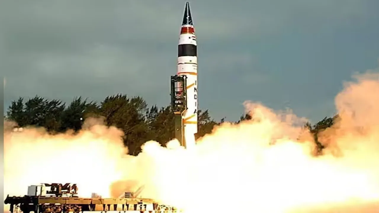 অগ্নি-৫ ক্ষেপণাস্ত্র পরীক্ষা – Agni-5 missile test  আন্তঃমহাদেশীয় ব্যালিস্টিক ক্ষেপণাস্ত্র – Intercontinental Ballistic Missile (ICBM)  ভারতীয় প্রতিরক্ষা সাফল্য – India defense achievement  অগ্নি-৫ এর পাল্লা ৫০০০ কিমি – Agni-5 range 5000 km  শব্দের চেয়ে ২৪ গুণ গতি – 24 times speed of sound  MIRV প্রযুক্তি – MIRV technology  পারমাণবিক ওয়ারহেড – Nuclear warhead  চীন ইউরোপ আফ্রিকা টার্গেট রেঞ্জ – China Europe Africa strike range  চাঁদিপুর ক্ষেপণাস্ত্র পরীক্ষা – Chandipur missile test  ভারতীয় ICBM শক্তি – India ICBM power