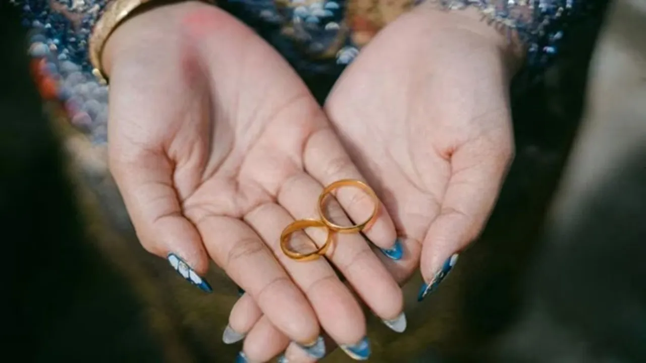 Gold Ornament 3
