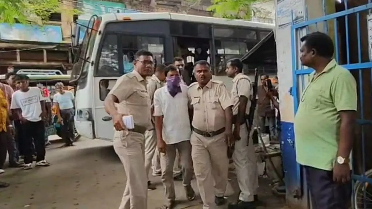 Birbhum  ,Trinamool workers murder  ,Congress workers,  CPM workers  ,life imprisonment,  Rampurhat court  ,bomb attack,  political violence  ,West Bengal politics,বীরভূম,  তৃণমূল কর্মী খুন,  কংগ্রেস কর্মী,  সিপিএম কর্মী  ,যাবজ্জীবন কারাদণ্ড  ,রামপুরহাট আদালত  ,বোমা হামলা,  রাজনৈতিক সংঘর্ষ,  পশ্চিমবঙ্গ রাজনীতি
