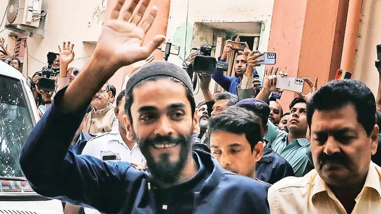 Nowshad Siddiqui  ,Naushad Siddiqui,ISF workers,  Bankshall Court,  released on bail,  arrest  ,Kolkata court,  political protest,নওশাদ সিদ্দিকী,  আইএসএফ কর্মী,  ব্যাংকশাল আদালত,  জামিনে মুক্তি,  গ্রেফতার,  কলকাতা আদালত,  রাজনৈতিক বিক্ষোভ