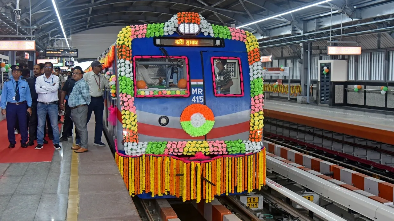 Kolkata 3 New Metro Route, Kolkata green line metro route, PM Modi Kolkata Visit, kolkata new metro line map, মেট্রো পথ জুড়ছে উত্তর-দক্ষিণ, পূর্ব-পশ্চিম, মেট্রো, কলকাতা মেট্রো, বিমানবন্দর সেক্টর ফাইভ মেট্রো, নরেন্দ্র মোদি, কলকাতায় মোদির সভা, kolkata orange line metro route, kolkata yellow line metro route,