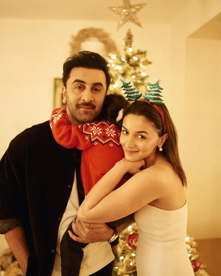 Under the twinkling lights, surrounded by love.. this is what Christmas feels like ✨♥️🎄
