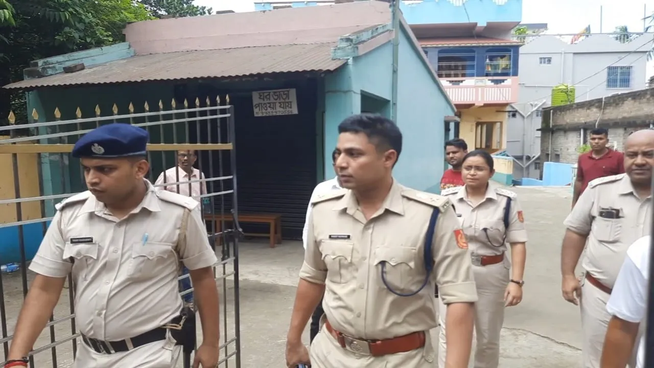 Krishnanagar  ,college student murder,  Devaraj Singh  ,romantic dispute  ,shooting , love affair,  Central School (Kendriya Vidyalaya),  Mallick family  ,firearm,  investigation,  North 24 Parganas,  security lapse,কৃষ্ণনগর  ,কলেজছাত্রী খুন  ,দেবরাজ সিং,  প্রেমঘটিত বিরোধ  ,গুলি,  প্রণয় সম্পর্ক,  কেন্দ্রীয় বিদ্যালয়,  মল্লিক পরিবার  ,আগ্নেয়াস্ত্র,  তদন্ত,  উত্তর ২৪ পরগনা  ,নিরাপত্তা ঘাটতি