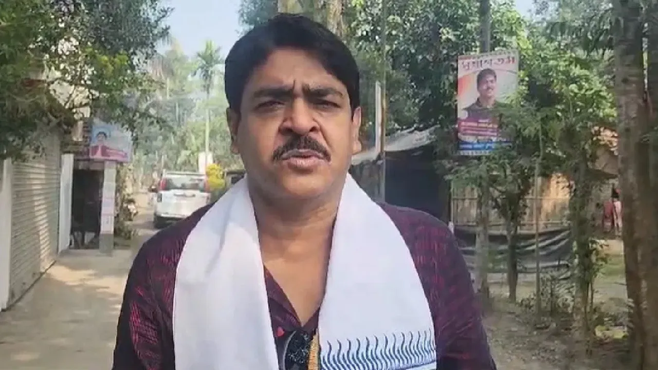 Saokat Molla convoy accident,  MLA convoy faces collision,  pilot car crashes into bike,  Bhangar Canning accident MLA convoy,  Saokat Molla convoy biker injured , pilot car front damaged in accident,শওকাত মোল্লার কনভয় দুর্ঘটনা,  বিধায়কের কনভয় দুর্ঘটনায় পড়ল  ,শওকাত মোল্লার চিটচিটি কনভয়  ,ভাঙড়-বামনঘাটায় বিধায়কের কনভয় ধাক্কা খায়  ,কনভয়ের পুলিশ পাইলট কারে দুর্ঘটনা,  বাইকর চাপা পড়ে আহত হলেন বাইক আরোহী  ,২ সেপ্টেম্বর দুর্ঘটনা শওকত মোল্লা কনভয়