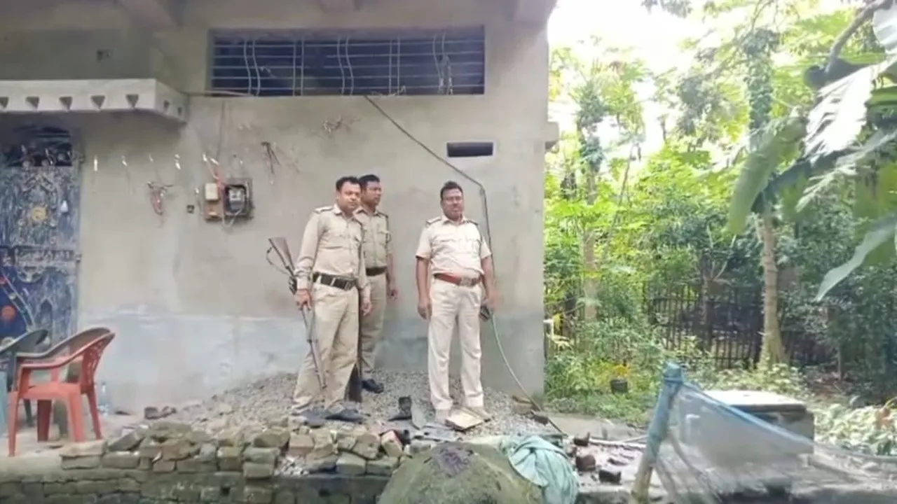 Murshidabad News,farakka news,bomb recovered,police,crime,bengali news today,মুর্শিদাবাদের খবর, ফরাক্কার খবর, বোমা উদ্ধার