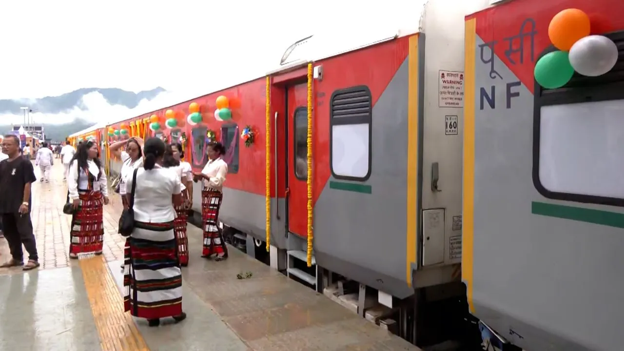 iel0fsn8_mizoram-train_160x120_13_September_25