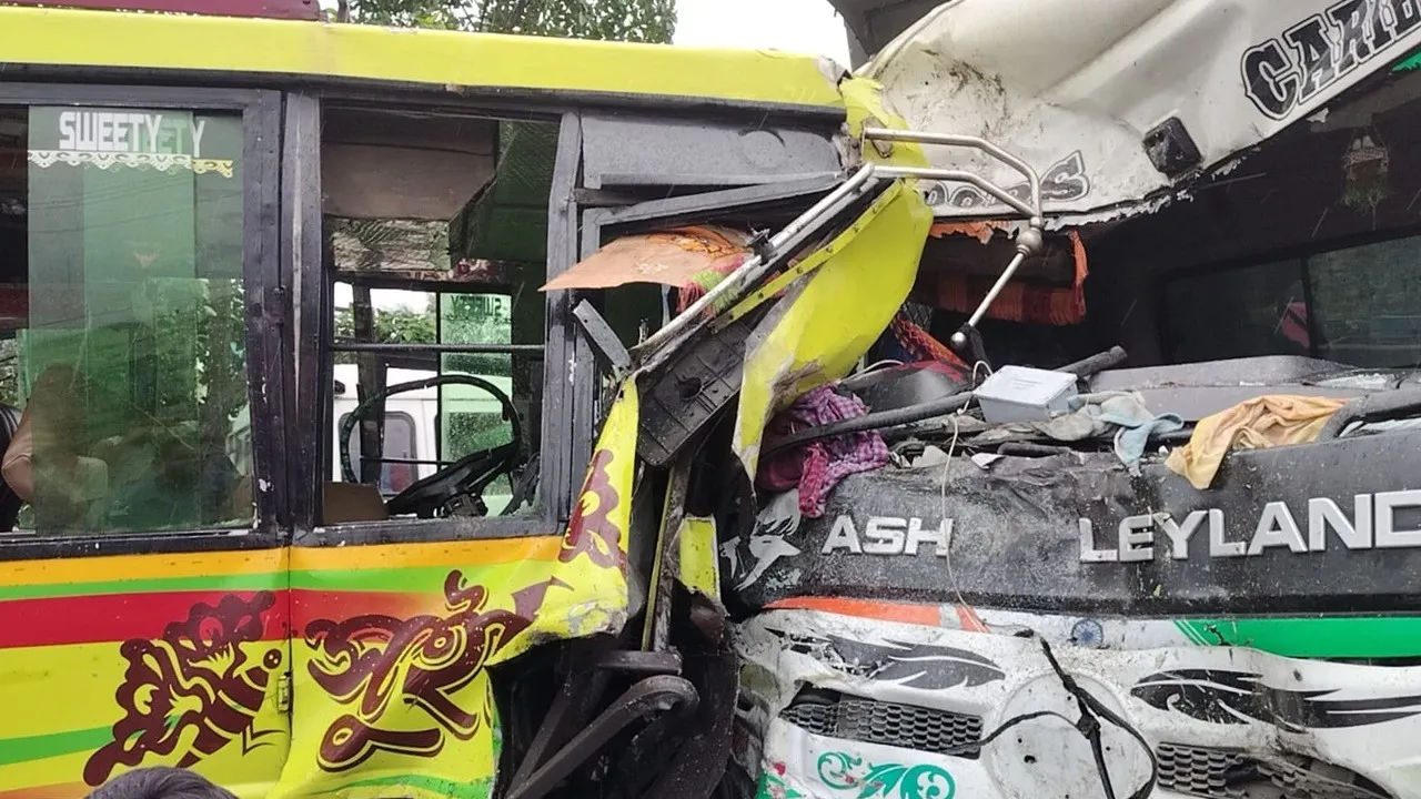 Bus-dumper head-on collision Kalna  ,Kalna road accident bus vs dumper 22 injured,  East Burdwan bus-dumper crash  ,ATSKC road accident Kalna,  Kalna bus dumper collision news,কালনা বাস-ডাম্পার সংঘর্ষ,  কালনায় রাস্তার দুর্ঘটনা জখম ২২,  পূর্ব বর্ধমান বাস-ডাম্পার মুখোমুখি সংঘর্ষ  ,কালনা-এর এসটিকেডি রোডে দুর্ঘটনা  ,দুর্ঘটনায় বাস ও ডাম্পার সংঘর্ষ খবর