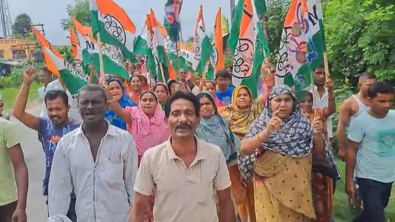 Protest march  ,Framing allegations,  False case,  TMC leader’s son,  Demand justice , Stop political persecution,  Misuse of law  ,Innocent accused  ,Police action protest,  Human rights / Civil rights,প্রতিবাদ মিছিল,  ফ্রেমিং অভিযোগ  ,মিথ্যা মামলা  ,তৃণমূল নেতার ছেলে,  বিচার চাই  ,রাজনৈতিক নির্যাতন বন্ধ কর  ,আইন ব্যবহারে অপব্যবহার,  নির্দোষ অভিযুক্ত , পুলিশি ব্যবস্থা নিয়ে প্রতিবাদ  ,মানবাধিকারের লঙ্ঘন