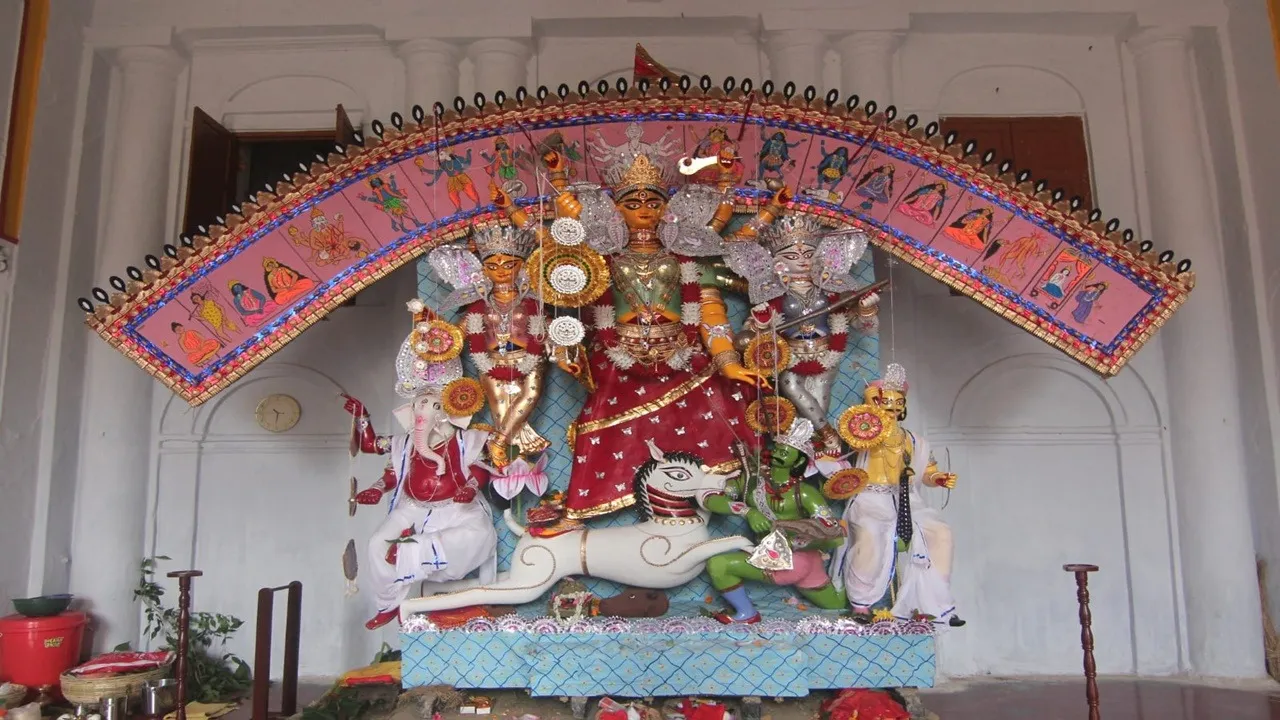 Krishnanagar Ray Bari  ,275 years Durga Puja  ,Maharaja Krishnachandra Roy,  Ray Bari Durga Puja  ,Sankalpa in housewives’ names,  Nadia Rajbari connection,  Kada Khela tradition  ,Sandhipuja with 108 lotuses and lamps  ,Chal kumro sacrifice,  Annapurna form worship,  Shakta rituals,  Bhog varieties  ,Sindur Khela on Dashami  ,Rajdighi immersion,কৃষ্ণনগর রায়বাড়ি,  ২৭৫ বছরের দুর্গোৎসব,  মহারাজা কৃষ্ণচন্দ্র রায়  ,রায়বাড়ির দুর্গাপুজো,  গৃহবধূদের নামে সংকল্প,  নদীয়া রাজবাড়ি,  কাদা খেলা প্রথা  ,সন্ধিপুজো ১০৮ পদ্ম প্রদীপ,  চাল কুমড়োর বলি,  অন্নপূর্ণা রূপে পুজো  ,শাক্ত মতে পূজা  ,ভোগের বৈচিত্র্য  ,সিন্দুর খেলা দশমী  ,রাজদীঘিতে নিরঞ্জন