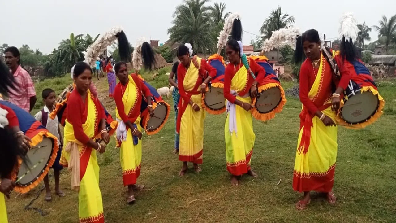 Monteswar, women dhakis, Durga Puja, Maa Annapurna, Baghasan, Mamudpur, drum performance, self-reliant women,মন্তেশ্বর, মহিলা ঢাকি, দুর্গোৎসব, মা অন্নপূর্ণা, বাঘাসন, মামুদপুর, ঢাক বাজানো, স্বাবলম্বী মহিলা,Durga Puja 2025,দুর্গাপুজো ২০২৫