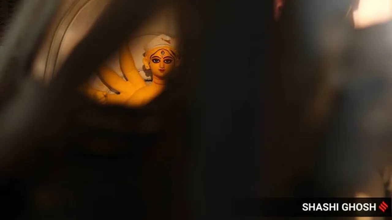 Kolkata rain, Kumartuli idol damage, Durga idol destruction, idol delivery problem, rain before puja, Bay of Bengal low pressure, IMD rainfall record, Kolkata waterlogging, Kumartuli artisans crisis