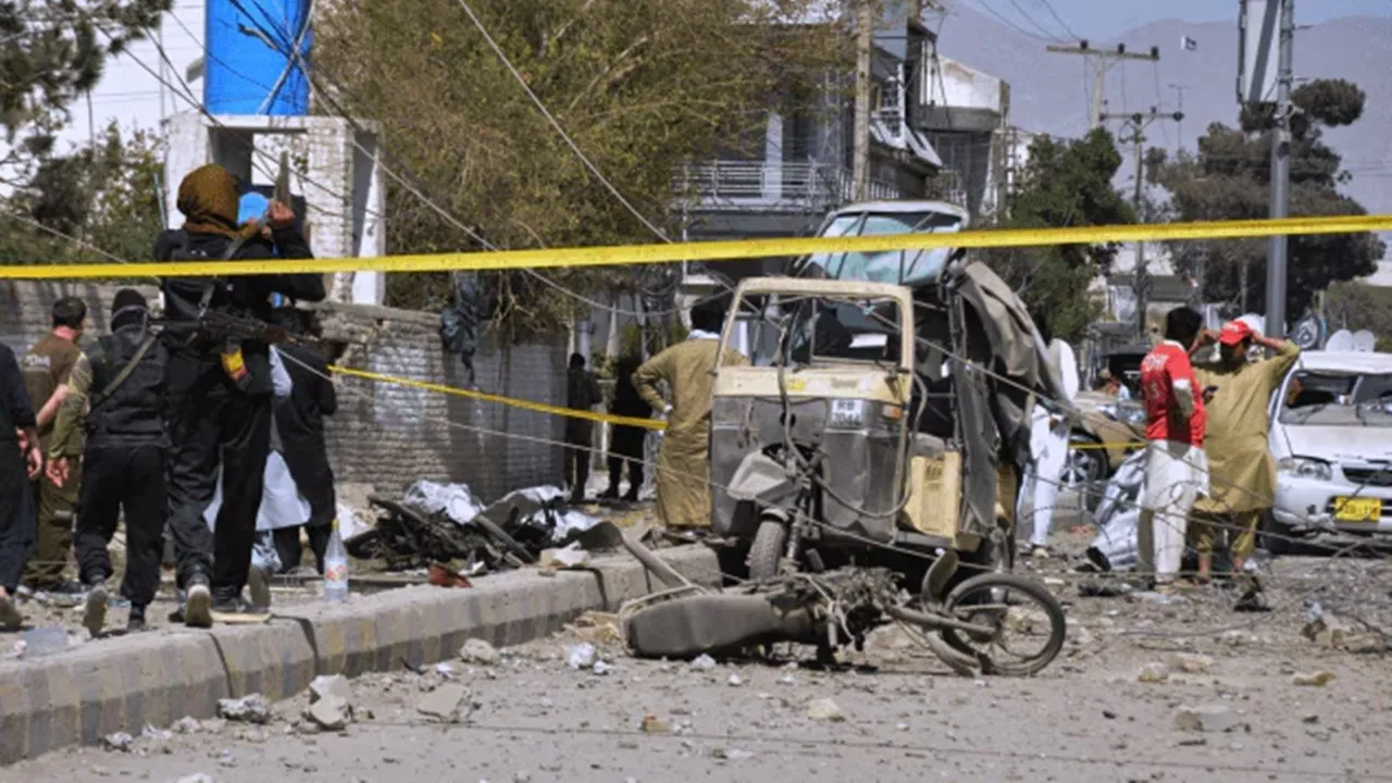 Quetta attack,  car bomb blast  ,Balochistan terrorism  ,paramilitary headquarters , casualties & injuries,  gun battle,  militant assault  ,insurgency Balochistan  ,terror incident Pakistan,  security forces response,কোয়েটা হামলা  ,বোমা বিস্ফোরণ কোয়েটা , বেলুচিস্তান সন্ত্রাস,  নিরাপত্তা বাহিনী হামলা,  নিহত ও আহত,  গুলির লড়াই,  বিচ্ছিন্নতাবাদী হামলা,  পারামিলিটারি সদর  ,সংবাদ প্রতিবেদন,সন্ত্রাসবাদ বিরোধী