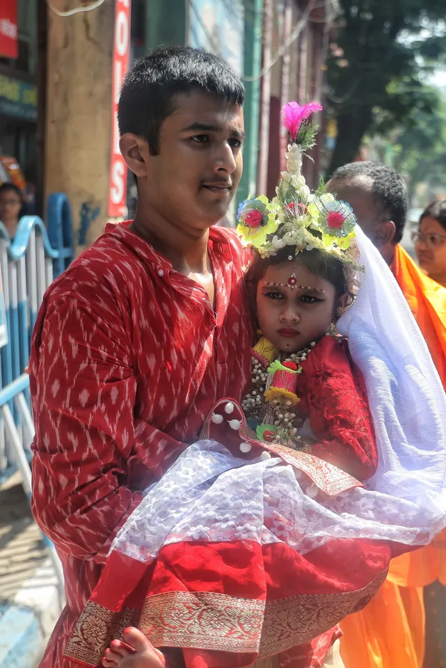 কুমারী পূজা  ,কলকাতা দুর্গাপূজা,  মহাষ্টমী ২০২৫,  নারীশক্তি পূজা,  বেলুর মঠ কুমারী পূজা  ,স্বামী বিবেকানন্দ  ,ধর্মীয় অনুষ্ঠান কলকাতা,  দেবী পূজা,  সামাজিক বার্তা নারীশক্তি,  দুর্গাপূজা রীতি,Kumari Puja  ,Kolkata Durga Puja  ,Mahashtami 2025  ,Worship of young girls,  Belur Math Kumari Puja  ,Swami Vivekananda  ,Religious ceremony Kolkata  ,Goddess Durga worship,  Female empowerment ritual  ,Social significance of Kumari Puja