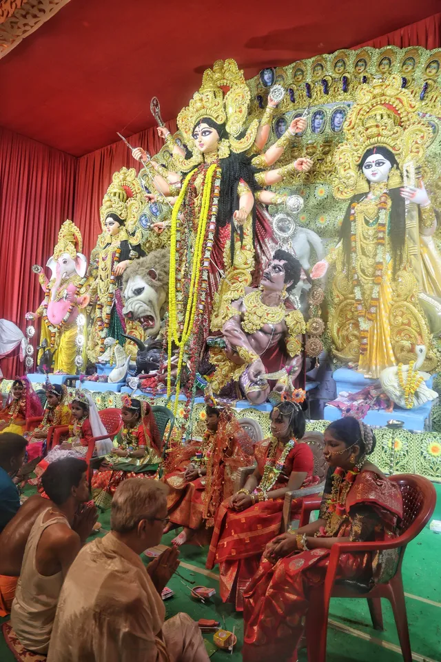 কুমারী পূজা  ,কলকাতা দুর্গাপূজা,  মহাষ্টমী ২০২৫,  নারীশক্তি পূজা,  বেলুর মঠ কুমারী পূজা  ,স্বামী বিবেকানন্দ  ,ধর্মীয় অনুষ্ঠান কলকাতা,  দেবী পূজা,  সামাজিক বার্তা নারীশক্তি,  দুর্গাপূজা রীতি,Kumari Puja  ,Kolkata Durga Puja  ,Mahashtami 2025  ,Worship of young girls,  Belur Math Kumari Puja  ,Swami Vivekananda  ,Religious ceremony Kolkata  ,Goddess Durga worship,  Female empowerment ritual  ,Social significance of Kumari Puja