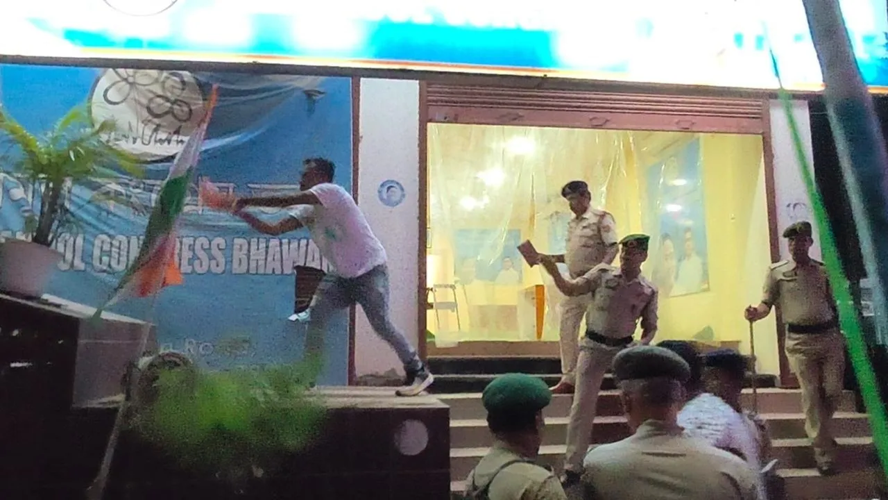 ত্রিপুরা, তৃণমূল কংগ্রেস, তৃণমূল কার্যালয় হামলা, বিজেপি অভিযোগ, রাজনীতি, Tripura, TMC office attack, BJP allegation, political violence