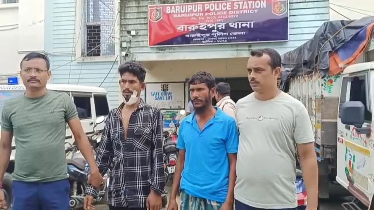 Baruipur Police,  Bangladeshi National Arrested,  Mohammad Sujan Molla,  Illegal Border Crossing,  Fake Identity Documents,  Alamgir Molla  ,Champahati Sol Goyalia,  South 24 Parganas  ,Interpol Passport  ,Bike and Mobile Theft,বারুইপুর থানা পুলিশ,  বাংলাদেশি নাগরিক গ্রেফতার  ,মহম্মদ সুজন মোল্লা  ,অবৈধ অনুপ্রবেশ ভারতে,  ভুয়ো পরিচয়পত্র তৈরি,  আধার কার্ড, ভোটার কার্ড, প্যান কার্ড  ,আন্তর্জাতিক পাসপোর্ট উদ্ধার  ,বাইক ও মোবাইল ছিনতাই  ,বাংলাদেশে পাচার চক্র  ,বারুইপুর চম্পাহাটি সোল গোয়ালিয়া  ,পুলিশি তদন্ত ও গ্রেফতার  ,আলমগীর মোল্লা,  দক্ষিণ ২৪ পরগনা  ,সীমান্ত নিরাপত্তা প্রশ্নে উদ্বেগ  ,ভুয়ো নথির মাধ্যমে অপরাধমূলক কার্যকলাপ