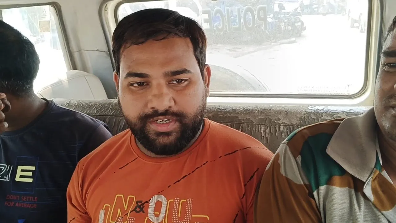 Baruipur,  tuition teacher  ,student abuse,  blackmail,  sexual assault  ,social media  ,police arrest  ,mental harassment,বারুইপুর  ,টিউশন শিক্ষক,ধর্ষণ অভিযোগ,  ব্ল্যাকমেল,  ছাত্রী নির্যাতন,  সোশ্যাল মিডিয়া,  পুলিশ গ্রেফতার,  মানসিক চাপ