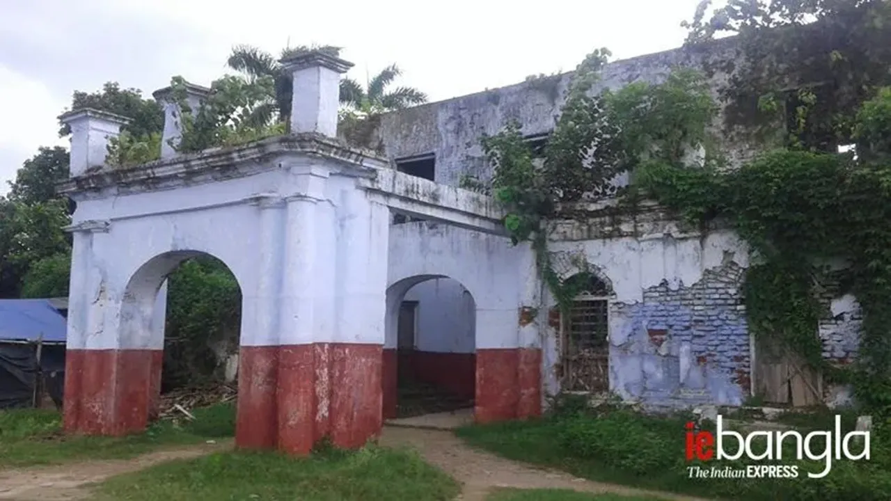 Baruipur Zamindar Bari, Raychaudhuri family, historical architecture, West Bengal heritage, 18th century mansion, Bengali zamindari, cultural heritage, tourist attraction Baruipur, architectural conservation, West Bengal history,বারুইপুর জমিদার বাড়ি, রায়চৌধুরী পরিবার, ঐতিহাসিক স্থাপত্য, পশ্চিমবঙ্গ ঐতিহ্য, ১৮শ শতকের রাজবাড়ি, বাংলার জমিদারি, সাংস্কৃতিক ঐতিহ্য, পর্যটন কেন্দ্র বারুইপুর, স্থাপত্য সংরক্ষণ, পশ্চিমবঙ্গ ইতিহাস