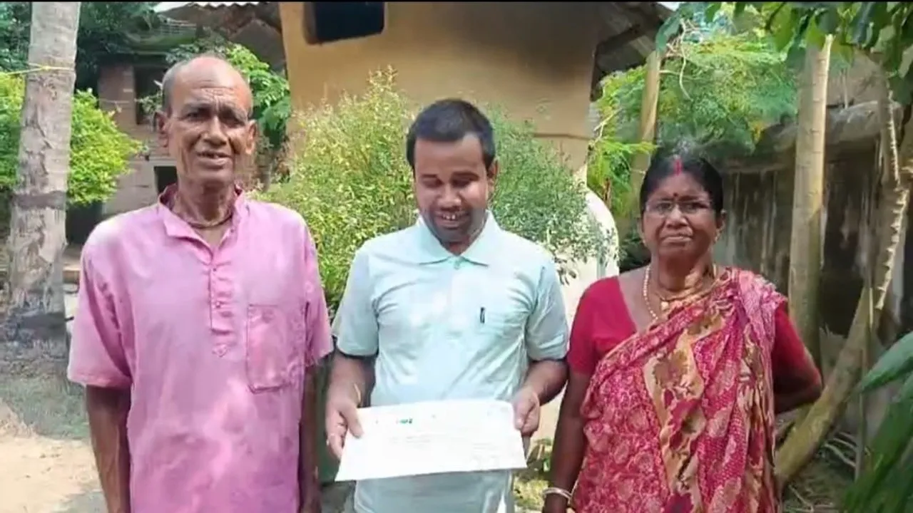 Bablu Halder, Murshidabad, ITI, blind student topper, Craftsmen Training Scheme, Metal Cutting Attendant, Prime Minister award, national level topper, technical education inspiration, differently-abled students,বাবলু হালদার, মুর্শিদাবাদ, আইটিআই, দৃষ্টিহীন টপার, কারিগর প্রশিক্ষণ, CTS, মেটাল কাটিং, প্রধানমন্ত্রী পুরস্কার, শিক্ষার অনুপ্রেরণা, প্রতিবন্ধী ছাত্রছাত্রী