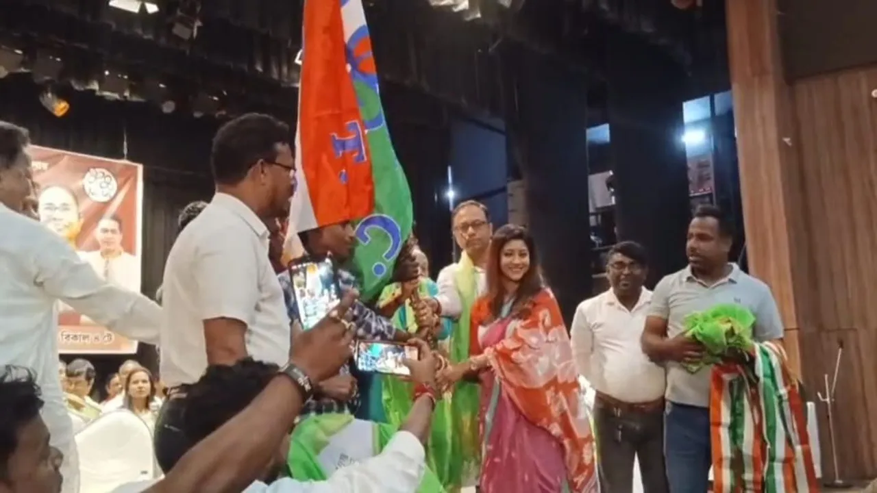 Sonarpur news  ,TMC joins  ,BJP defection  ,Kartik Sardar,  West Bengal politics  ,Sonarpur South Assembly  ,Vijaya Sammilani,  Mamata Banerjee  ,Local development  ,Political updates West Bengal,  TMC strength,  BJP weakness,সোনারপুর সংবাদ,  তৃণমূল কংগ্রেস  ,বিজেপি যোগদান,  কার্তিক সরদার  ,রাজনীতি পশ্চিমবঙ্গ,  সোনারপুর দক্ষিণ বিধানসভা  ,বিজয়া সম্মিলনী  ,মমতা বন্দ্যোপাধ্যায়,  স্থানীয় উন্নয়ন,  রাজ্যের রাজনৈতিক হালচাল,  তৃণমূল শক্তিশালী,  বিজেপি দুর্বল