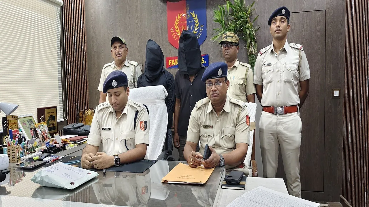 Farakka heroin recovery,  Murshidabad drug bust,  heroin seizure West Bengal,  two arrested in Farakka,  police operation Farakka  ,drug trafficking Malda  ,heroin smuggling case  ,Murshidabad police news  ,narcotics control West Bengal,  NDPS Act arrest,ফরাক্কা হেরোইন উদ্ধার  ,মুর্শিদাবাদ সংবাদ,  মাদক পাচার,  দুই যুবক গ্রেফতার,  ফরাক্কা থানার অভিযান,  মালদা কালিয়াচক  ,নিষিদ্ধ মাদক উদ্ধার  ,পুলিশ অভিযান পশ্চিমবঙ্গ,  হেরোইন পাচার চক্র  ,এনডিপিএস মামলা