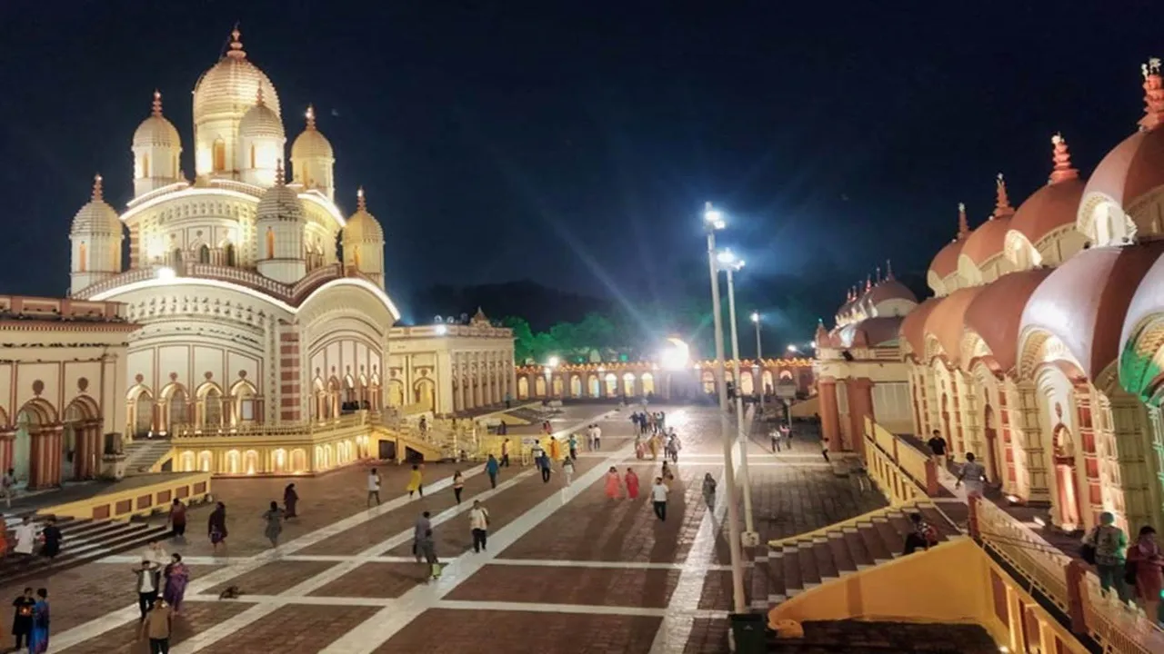 kolkata-kali-puja-2025-famous-temples-pandals-to-visit