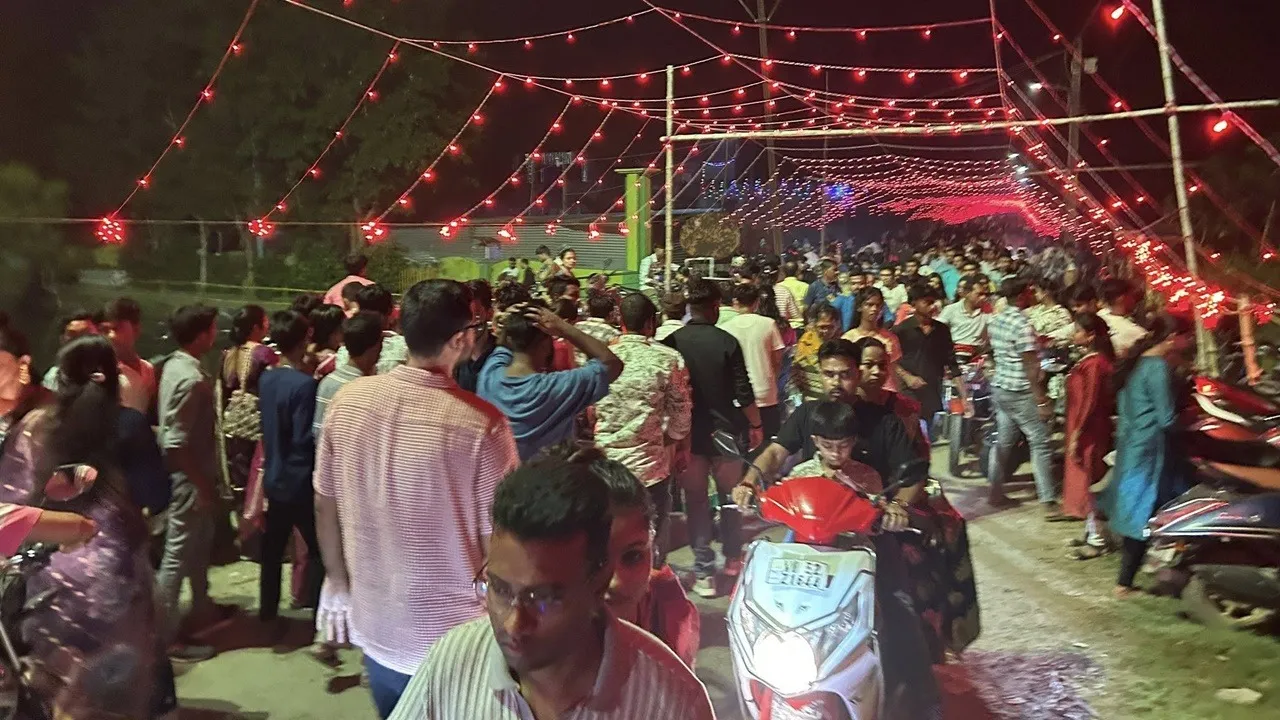 Shantipur Kali Puja 2025: শান্তিপুরে কালীপুজো দেখতে দর্শকদের ব্যাপক ভিড় হয়।