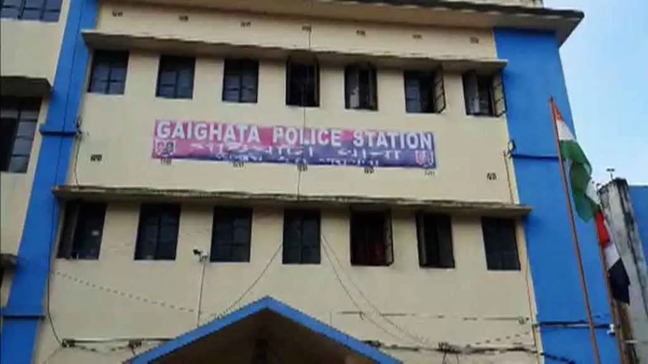 Suman Saha  ,Assistant Professor,  Gaighata,  Attack incident  ,Sister protection , Assault  ,Medical college teacher  ,North 24 Parganas  ,Police investigation  ,Street harassment,  সুমন সাহা  ,অ্যাসিস্ট্যান্ট প্রফেসর  ,গাইঘাটা,  হামলা ঘটনা,  বোনকে রক্ষা , মারধর  ,মেডিকেল কলেজ শিক্ষক  ,উত্তর ২৪ পরগনা,  পুলিশ তদন্ত,  সড়কপথে কটুক্তি