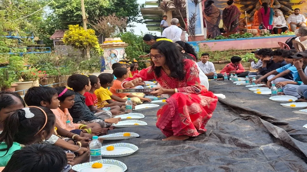 birbhum-mallarpur-orphan-boys-get-bhai-phonta-from-girls