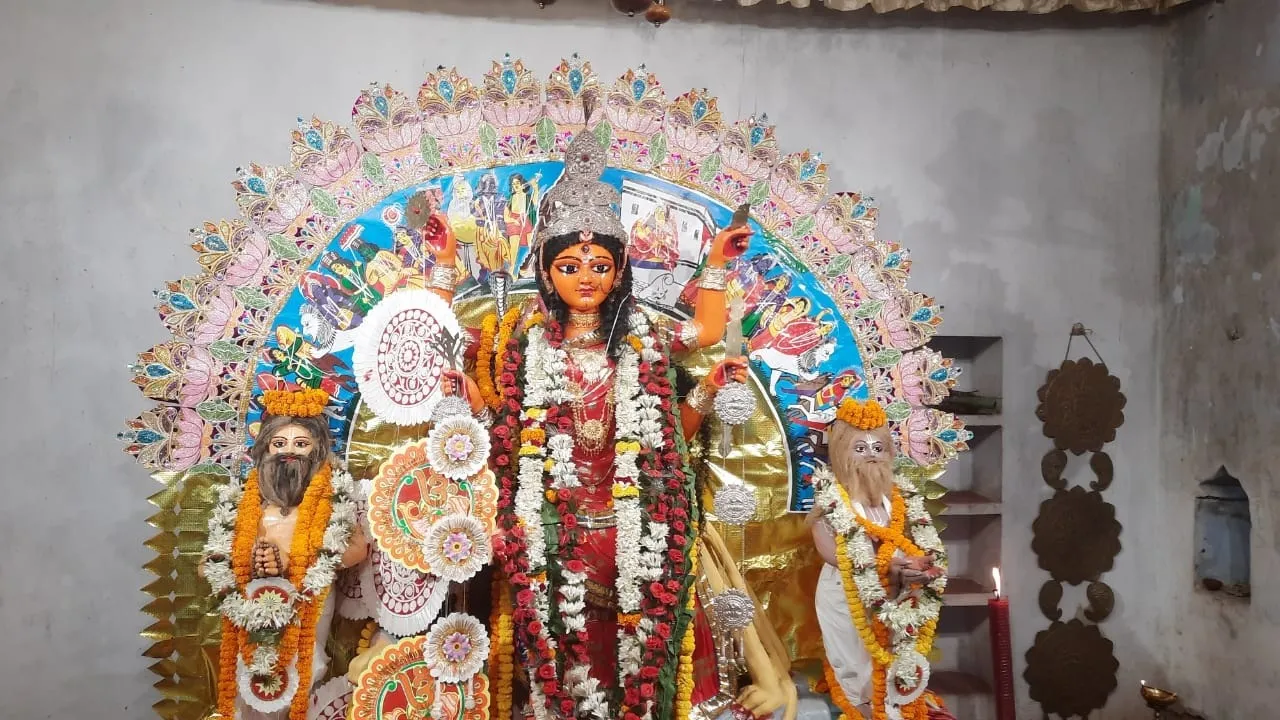 jamalpur-jagadhatri-pujo-chattopadhyay-family-tradition