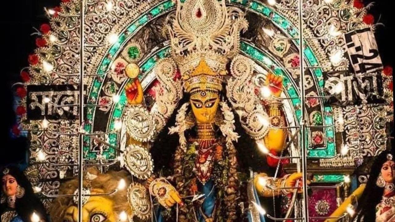 Krishnanagar Jagaddhatri Puja,  Malopara Barowari Puja,  Jaleshwari Maa,  15 Rupees tradition Bengal,  Krishnachandra Roy Jagaddhatri Puja,  Bengal heritage puja,  Fish offering to goddess,  West Bengal traditional puja  ,Ancient Jagaddhatri Puja  ,Malopara Puja history,  Jaleshwari Puja Krishnanagar  ,Bengal royal traditions,  Jagaddhatri Puja 200 years old,  Fish bhog in Puja  ,Rajbari connection in Jagaddhatri Puja,কৃষ্ণনগর জগদ্ধাত্রী পুজো  ,মালোপাড়া বারোয়ারি পুজো,  জলেশ্বরী মা  ,রাজবাড়ির ১৫ টাকার প্রথা  ,মহারাজা কৃষ্ণচন্দ্র রায়  ,বাংলার ঐতিহ্যবাহী পুজো  ,মাছের ভোগে দেবী পুজো  ,প্রাচীন জগদ্ধাত্রী পুজো  ,রাজবাড়ির পুজো ঐতিহ্য,  মৎস্যজীবী সমাজের পুজো  ,জলেশ্বরী দেবীর পুজো,  ধূনো পোড়ানোর প্রথা , জয়রামবাটি জগদ্ধাত্রী পুজো  ,রাজা কৃষ্ণচন্দ্রের আশীর্বাদ,  কৃষ্ণনগর রাজবাড়ির ঐতিহ্য