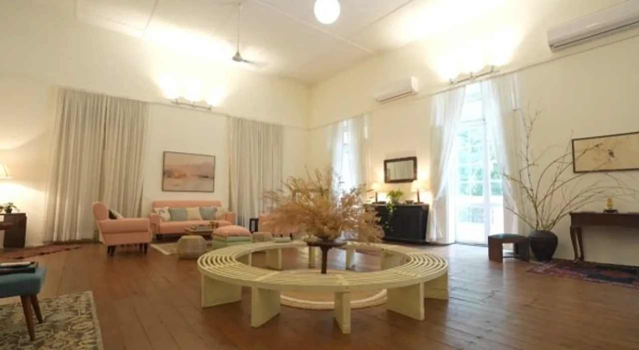 Upper-floor-living-area