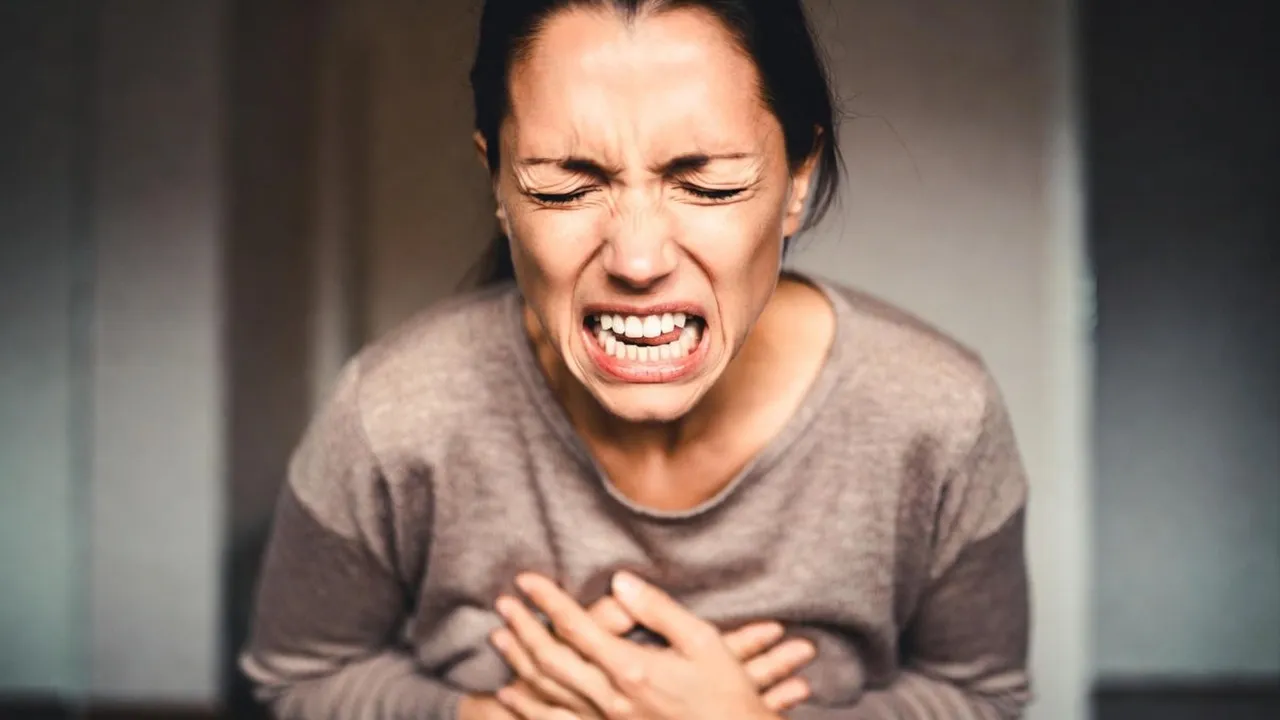 Stomach Ache Causes: পেটে যন্ত্রণা হতে পারে বড়সড় রোগের লক্ষণ।