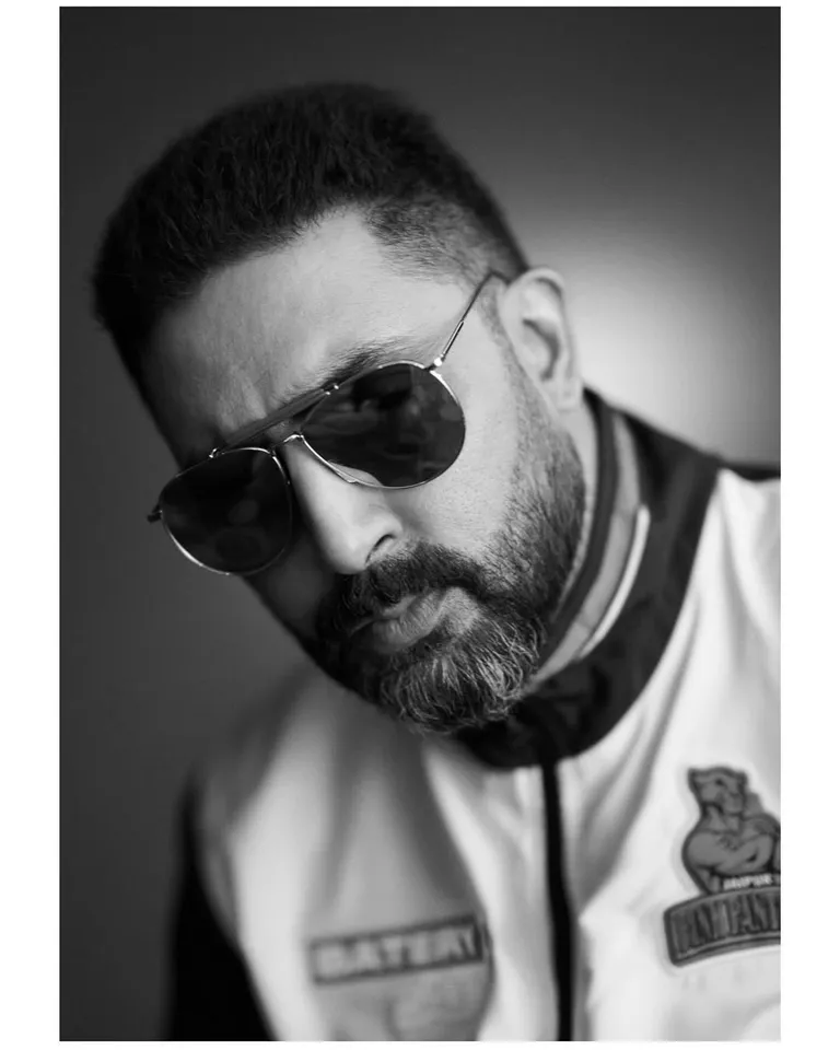 #PostPackUpShot with @bachchan… Full on swag mode!! #CoolDude !!