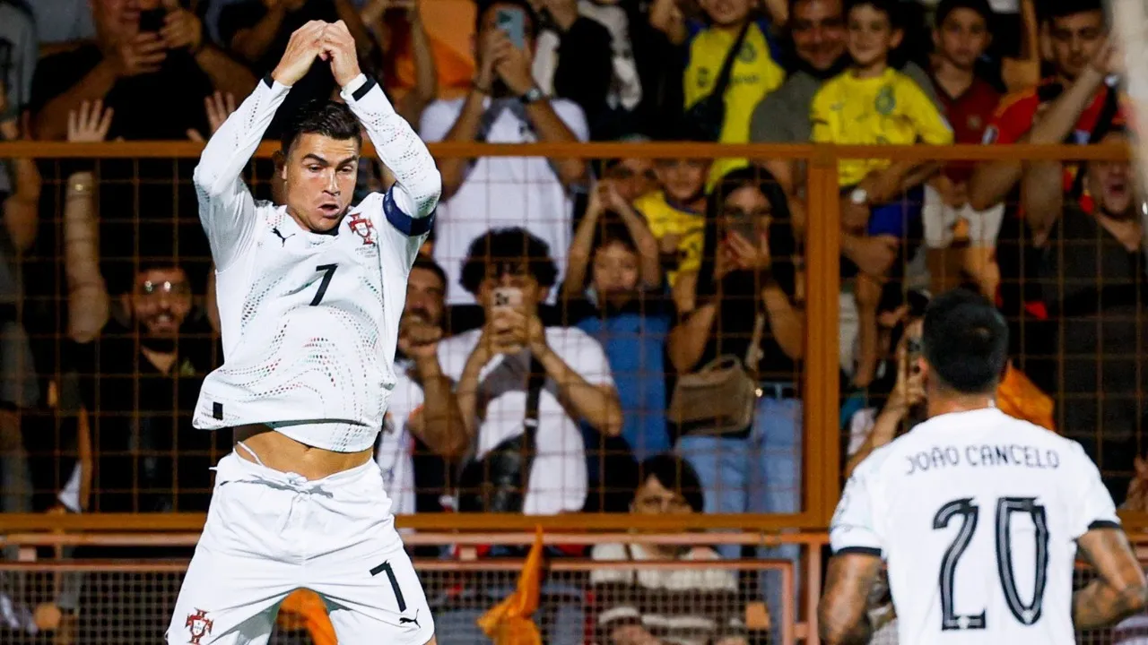 Cristiano Ronaldo (4)