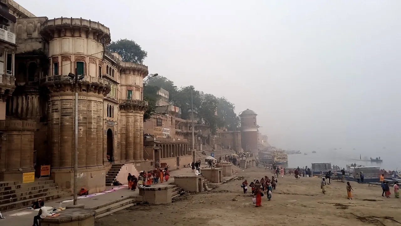 Winter Morning in Banarasi: শীতের সকালে বাবাণসীতে।